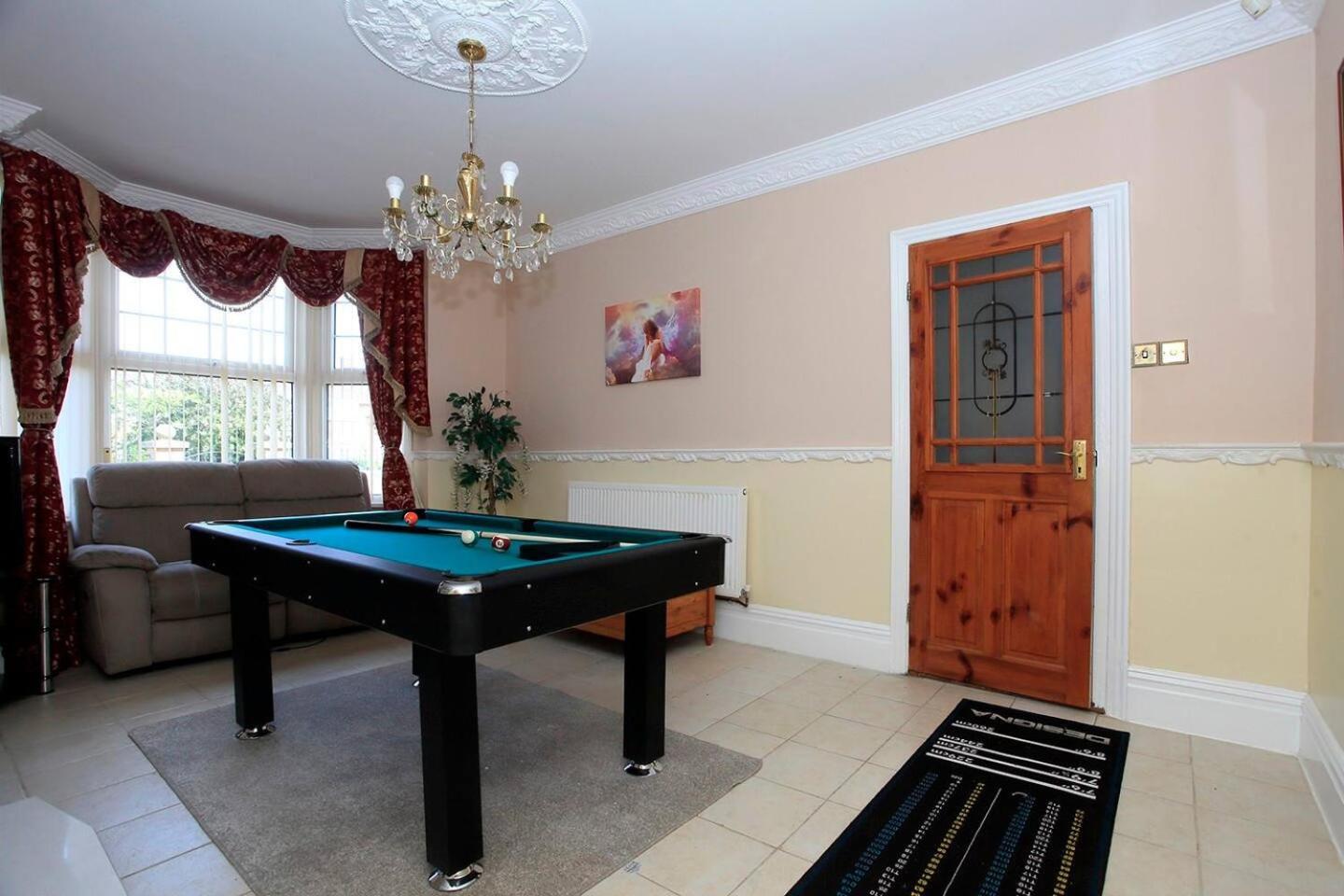 Lincoln Gate House Entertainment Room Hot Tub! Peterborough Exterior foto